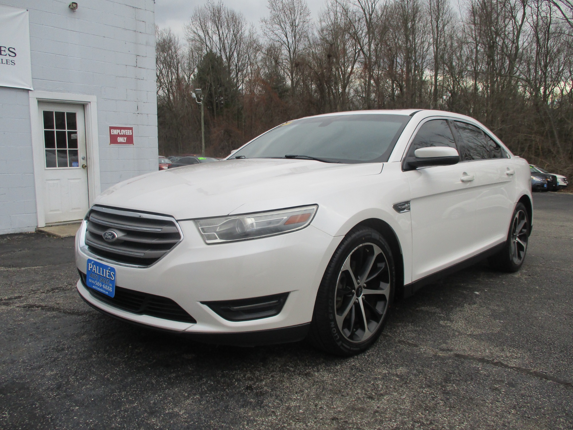 photo of 2014 Ford Taurus SEL FWD